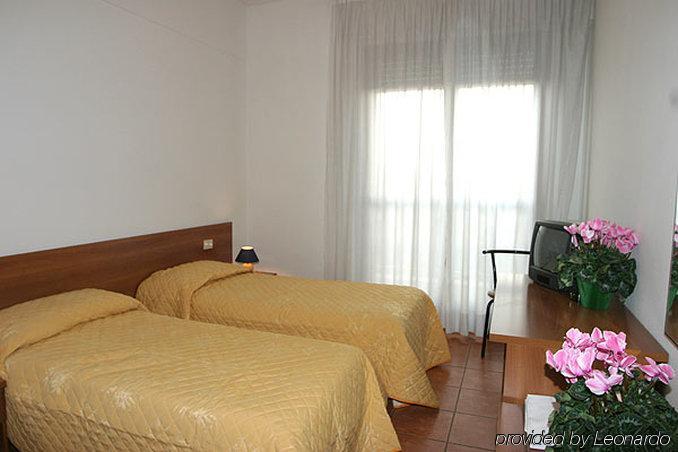 Hotel Indicatore Budget & Business At A Glance Campi Bisenzio Room photo